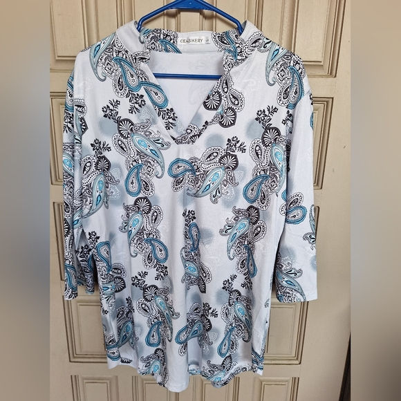 VTG Ceasikery Top 3/4Sleeve Paisley Print Aqua/Blk/Wht V Neck Curved Hem - Picture 1 of 10